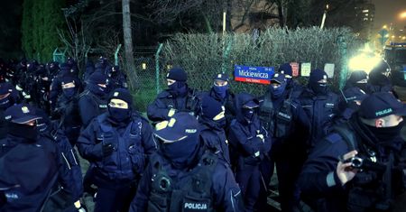 Warszawa. Policja na Żoliborzu. Pilnują Kaczyńskiego czy mieszkańców?