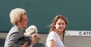 Miley Cyrus BEZ TAPETY!