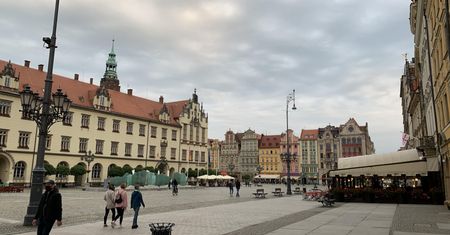 Wrocław. Miasto pamięta o ofiarach katastrofy smoleńskiej. Uhonorowano polityków ze stolicy Dolnego Śląska