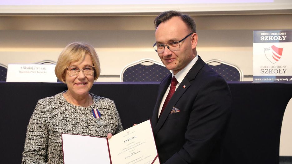 Rzecznik Praw Dziecka odznaczył małopolską kurator oświaty