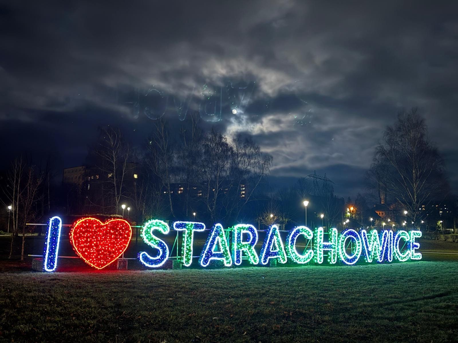 Napis &#34;I love Starachowice&#34; tradycyjnie został zamontowany na Placu pod Skałkami.