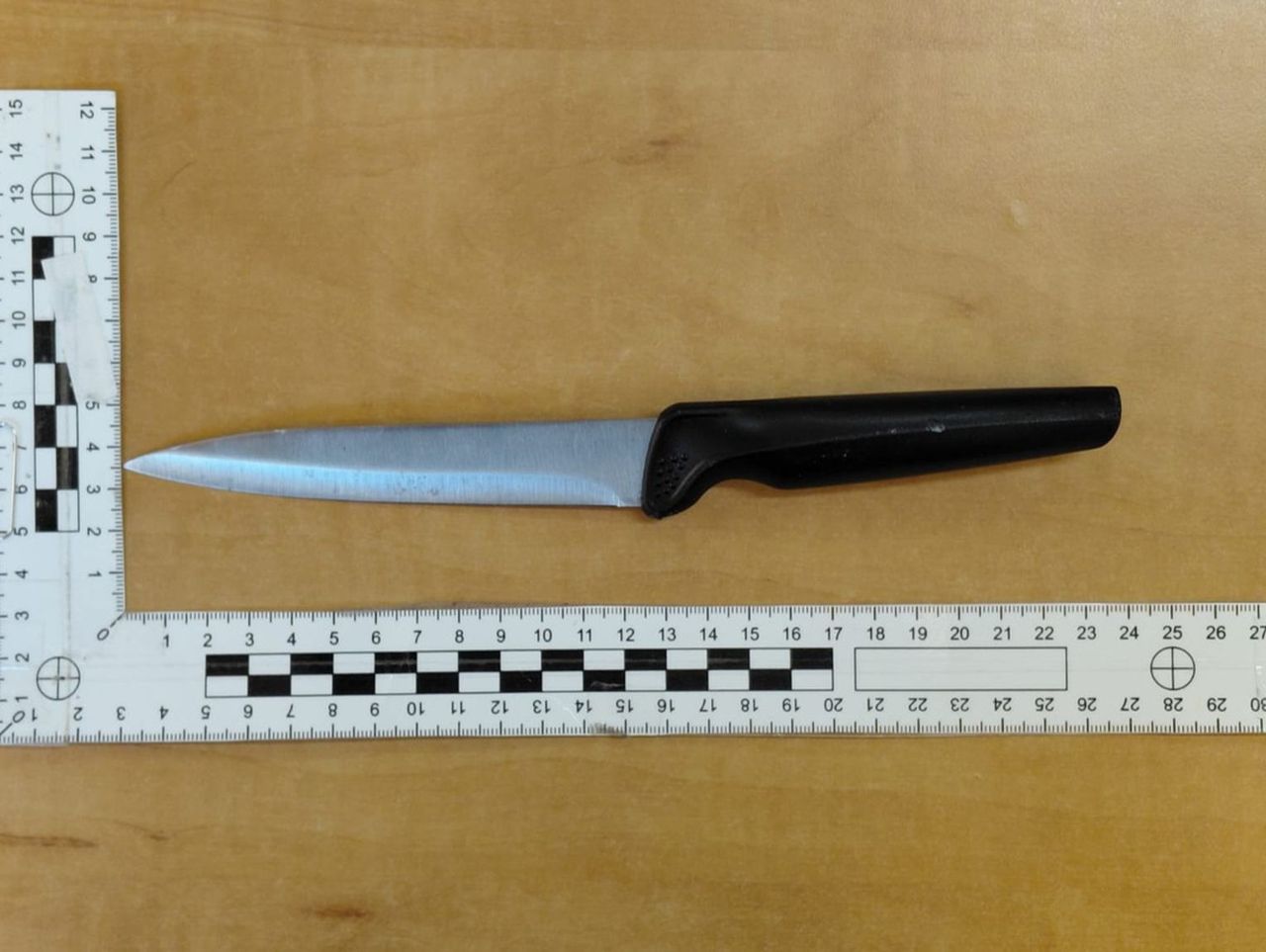 Andrychów: 21-latek groził pracownikom lokalu nożem. Wcześniej rozpylił gaz