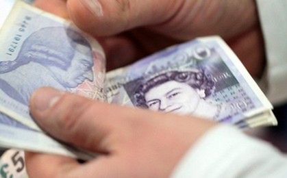 Brytyjski bank musi zwrócić gotówkę 4,5 tys. klientów