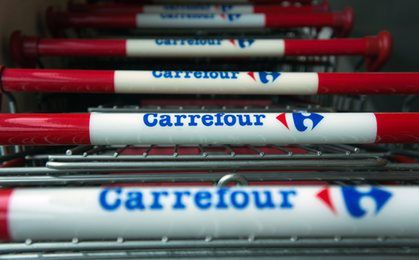Carrefour otwiera supermarket z wędzarnią i dojrzewalnią mięsa "na żywo"