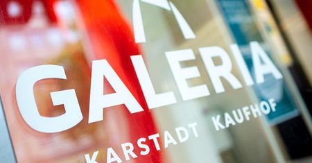 Upada Galeria Karstadt Kaufhof słynna niemiecka sieć domów towarowych.