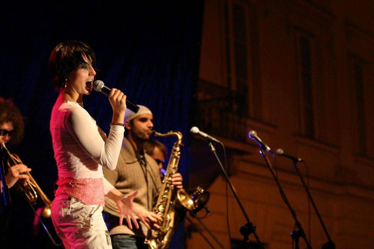 25.09.2004 Koncert Blue Cafe Nowy swiat Warszawa

Blue Cafe, Tatiana Okupnik

Fot. Michal Florek / Oko na Swiat