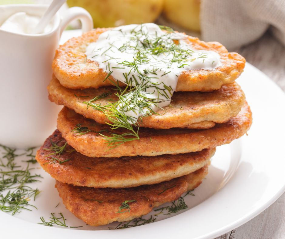 Przepis na racuchy z kiszoną kapustą- Pyszności źródło Canva