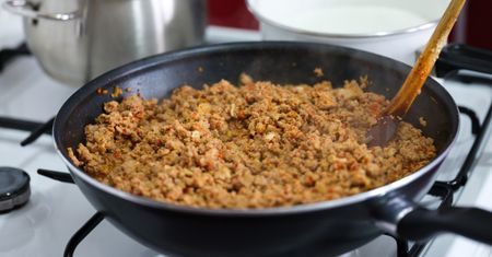 Do mięsa dodaję zawsze pół łyżeczki sody oczyszczonej. Jej działanie jest nieocenione
