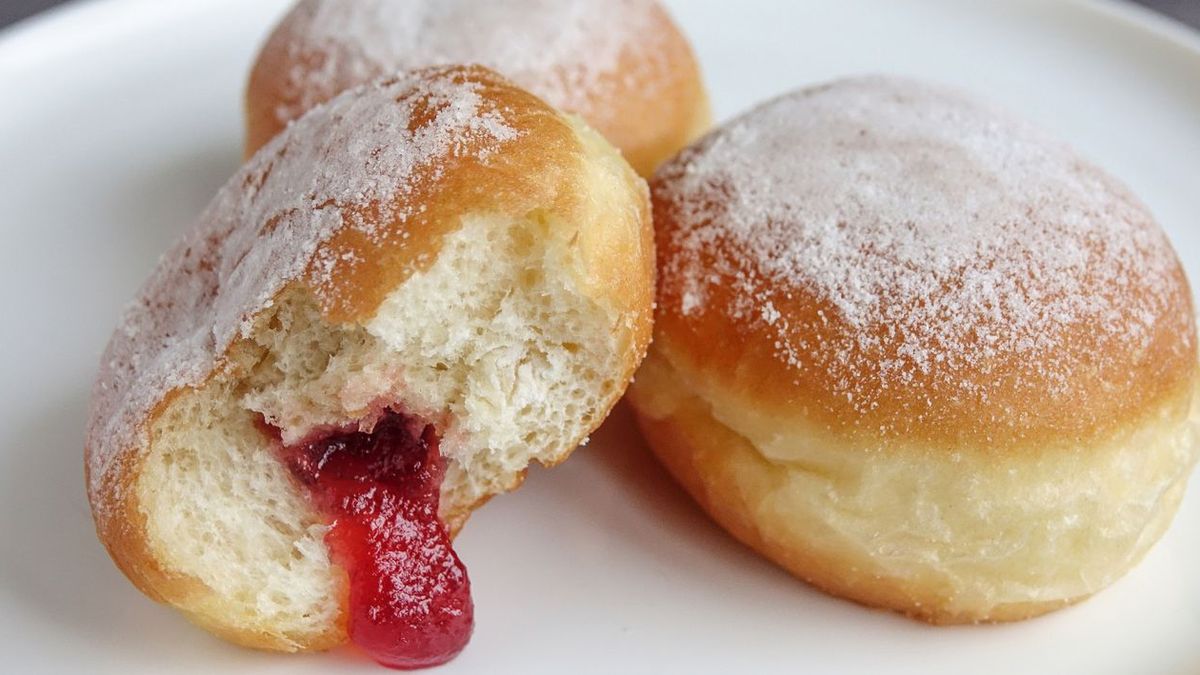 Czym popijać pączki- Pyszności/ źródło: Canva