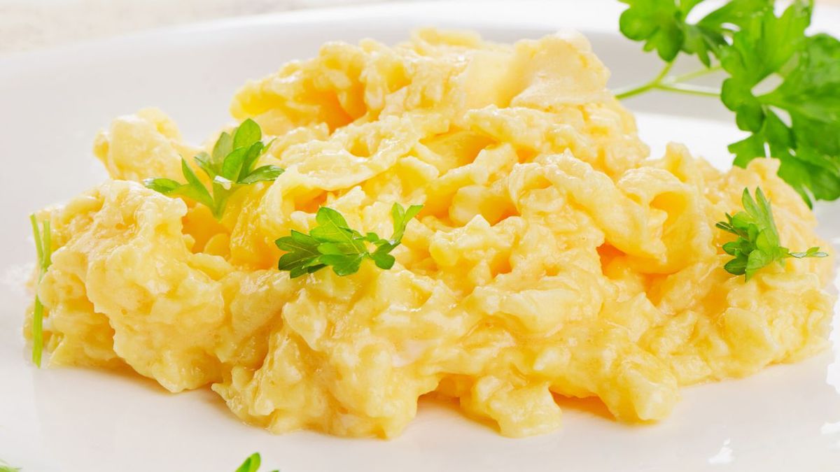 Jajecznica na parze- Pyszności/ źródło: Canva