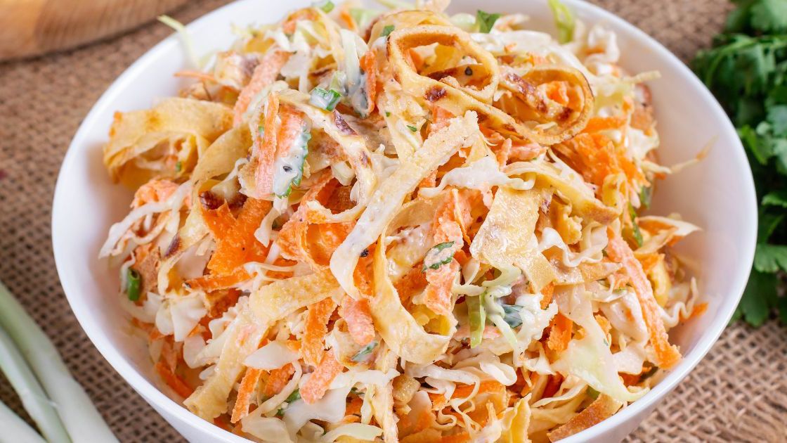 Surówka z marchwi- Pyszności, źródło: Canva