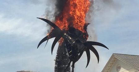 Pożar w Disneylandzie: Smok Maleficent stanął w płomieniach podczas spektaklu Fantasmic