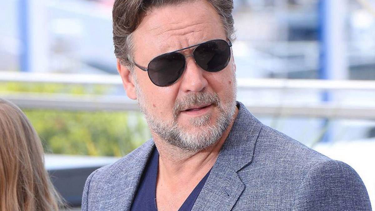 Russel Crowe w najnowszym filmie wygląda jak kandydat na prezydenta Polski. Uderzające podobieństwo