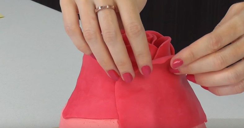 TORT KTORY WYGLADA JAK PRAWDZIWA ROZA (16)