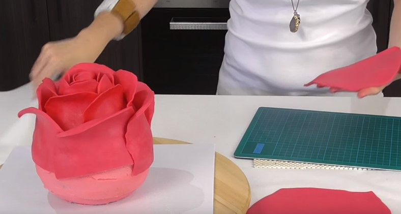 TORT KTORY WYGLADA JAK PRAWDZIWA ROZA (17)