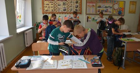 Dzieci rozpoczęły już wakacje, a w tym czasie w Caritas Poznań są szykowane plecaki i przybory na kolejny rok szkolny.