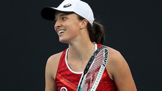 Iga Świątek pokonała Arantxę Rus i awansowała do II rundy
