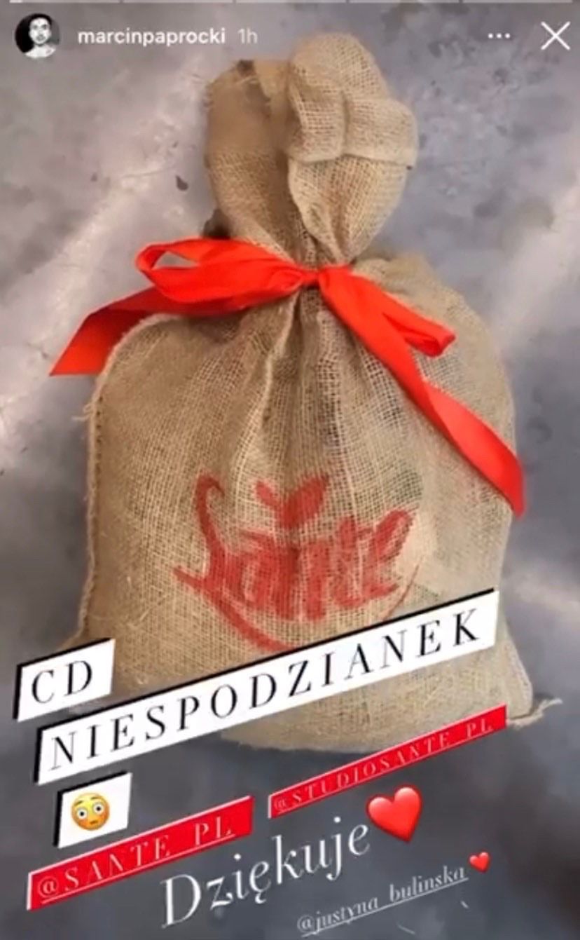 Gwiazdy z prezentami Sante