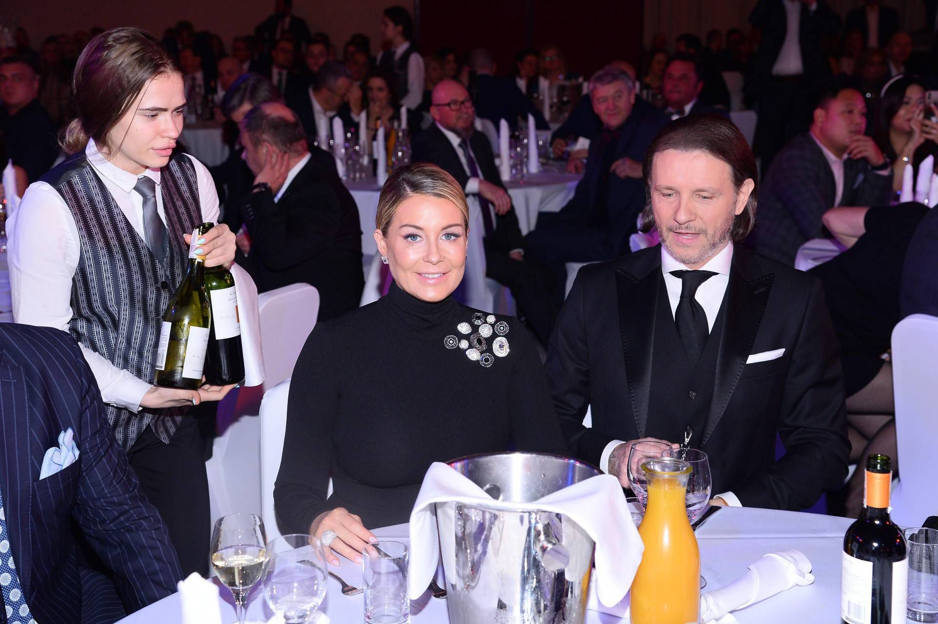 Radosław Majdan i Małgorzata Rozenek w ciąży – gala magazynu Piłka Nożna