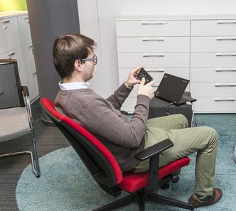 Krzesło zamiast joysticka? Polska firma chce biurowej rewolucji