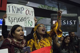 Ogłoszenie dekretu Trumpa wywołało burzę. Protesty na lotniskach w USA