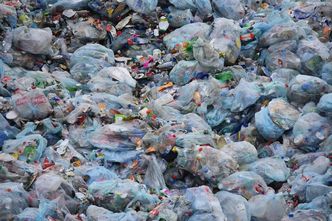 Śmieci wracają z Polski na Wyspy. GIOŚ odtrąbił pierwsze sukcesy w walce z nielegalnym importem odpadów