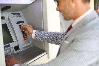 Spada liczba bankomatów w Polsce, ale są coraz chętniej wykorzystywane