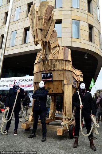 Wielkie demonstracje przeciwko TTiP i CETA. "To opowieści grozy i kłamstw"