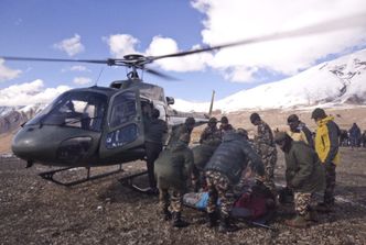 Wznowiono poszukiwania zaginionych po zejściu lawiny w rejonie Annapurny