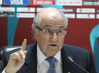Blatter: Mundial 2022 powinien odbyć się jesienią
