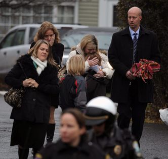 Pierwsze pogrzeby ofiar masakry w Newtown