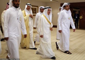 Zjednoczone Emiraty Arabskie promują swoich. Akcja "Czerwony Dywan"