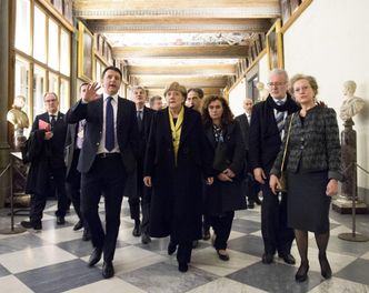 Merkel chwali dodruk euro i wyciąga rękę do Greków