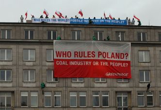 Akcja Greenpeace'u w Warszawie. Działacze usunięci z dachu Ministerstwa Gospodarki