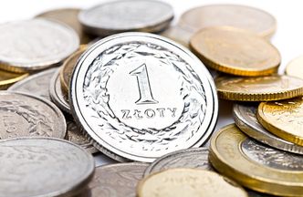 Złoty mozolnie odzyskuje siłę w stosunku do euro i dolara