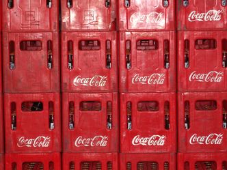 Coca-Cola wstrzymuje produkcję w Wenezueli. Tu już nawet cukru brakuje