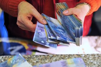 Kurs franka szwajcarskiego. Według analityków może spaść nawet do 3,70 zł