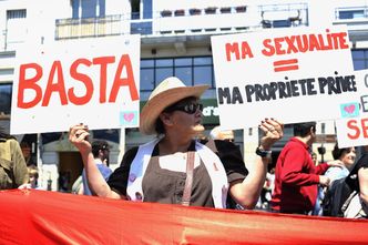 Francja: przyjęto ustawę ws. karania klientów prostytutek
