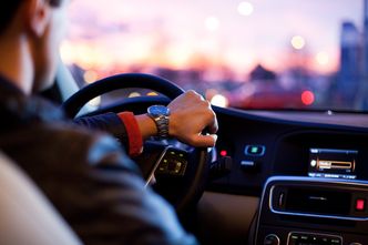 Auto w firmie. Jak zmotywować pracownika do dbania o samochód służbowy, czyli polityka flotowa