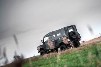 Do trzech razy sztuka. Wojsko znów próbuje kupić 900 nowych aut