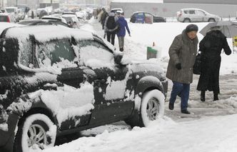 Kijów pod śniegiem. Wojsko oczyszcza miasto