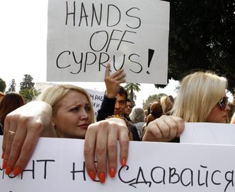 Cypr ugina się pod żądaniami Brukseli. Koniec raju?