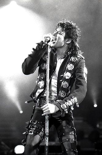 Trzecia rocznica śmierci Michaela Jacksona. Fani czczą pamięć idola