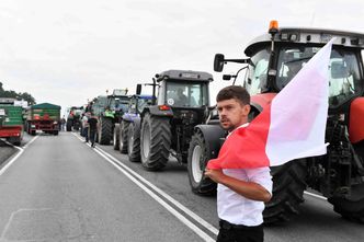 Protest rolników Agrounii. Zablokowali drogę. "Stoimy i będziemy stać całą noc"