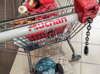 Auchan zamknie sklepy w niedziele z zakazem handlu. Ale umożliwi zakupy online