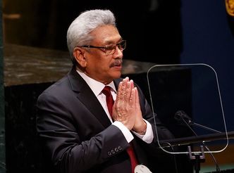 Prezydent Sri Lanki uciekł z kraju. Przed rozwścieczonym tłumem schronił się na Malediwach
