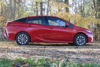 Toyota Prius przetarła szlaki, zanim ekologia była modna. Teraz może sama paść jej ofiarą
