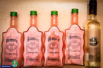 Przemycali płynną amfetaminę w butelkach po alkoholach regionalnych. Zatrzymano cztery osoby