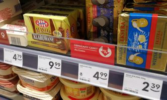 Ceny masła topnieją w oczach. W sklepach jest nawet o 20 proc. taniej niż rok temu