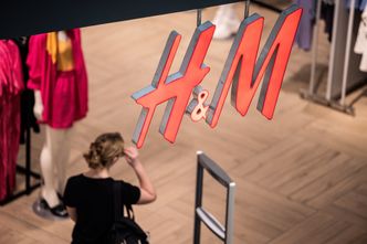 Sieć H&M ostatecznie opuszcza Rosję. Przed sklepami gigantyczne kolejki